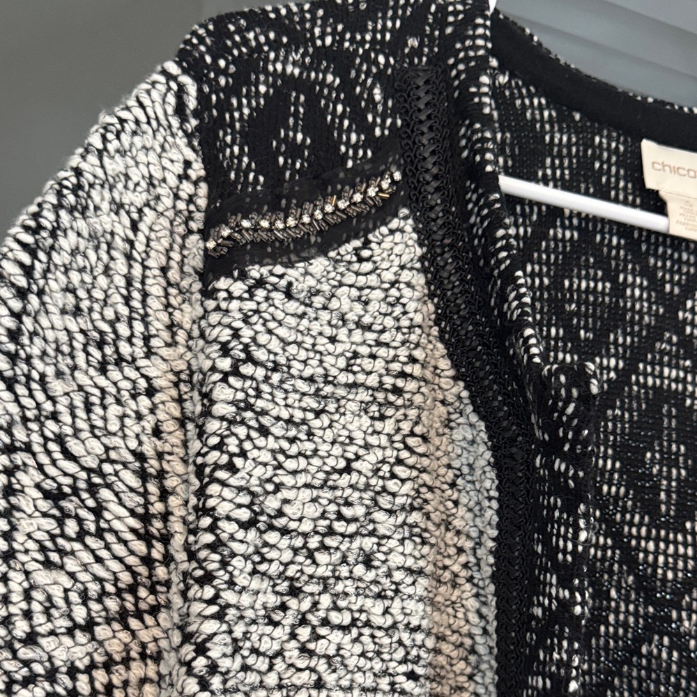 Chic Black and White Patterned Cardigan Jacket - Picture 3 of 5